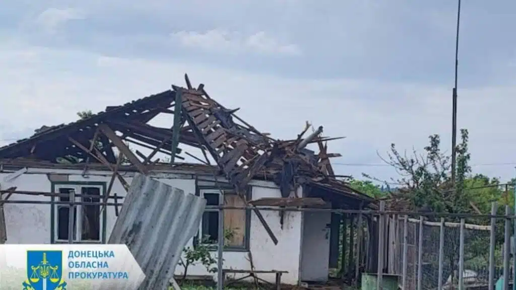 Обстрілявши Костянтинівку, росіяни тяжко поранили дитину та жінку