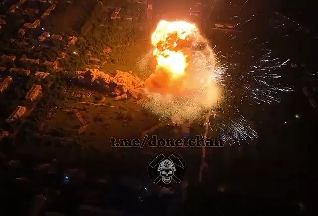 Опубліковано відео складу БК рф у Макіївці до вибуху (ВІДЕО)