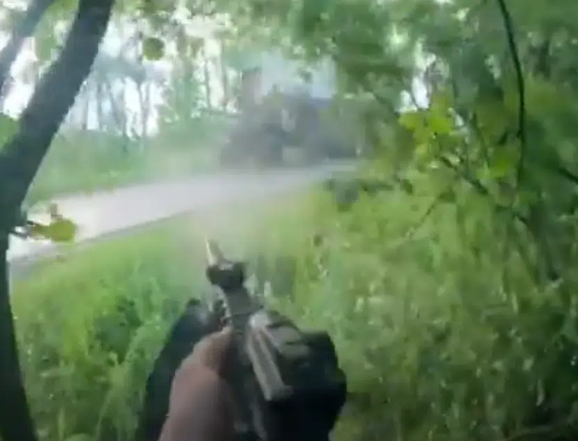 ГУР опублікувало відео знищення військової техніки рф чеченськими воїнами (ВІДЕО)