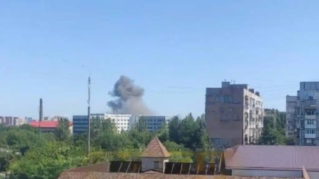 У Донецьку снаряди накрили відому військову базу військ рф