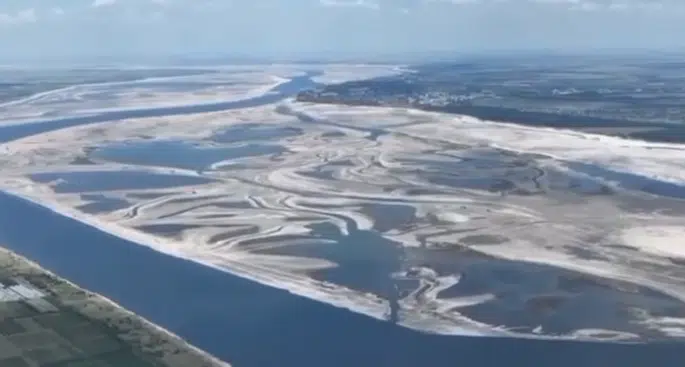 Як сьогодні виглядають Каховське водосховище і підірвана росіянами ГЕС (ВІДЕО)