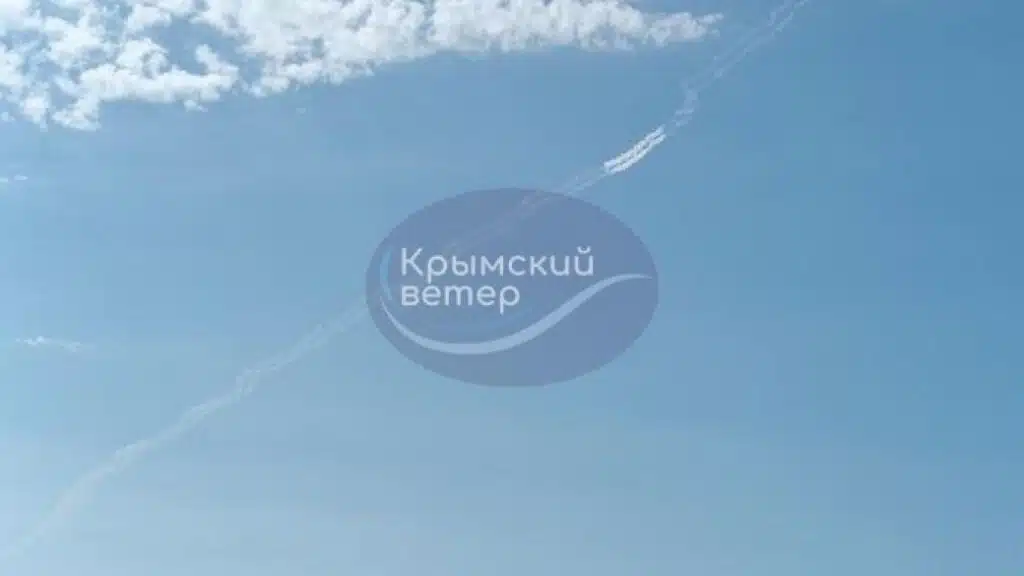 У районі Керчі лунають нові вибухи: Кримський міст знову перекрито