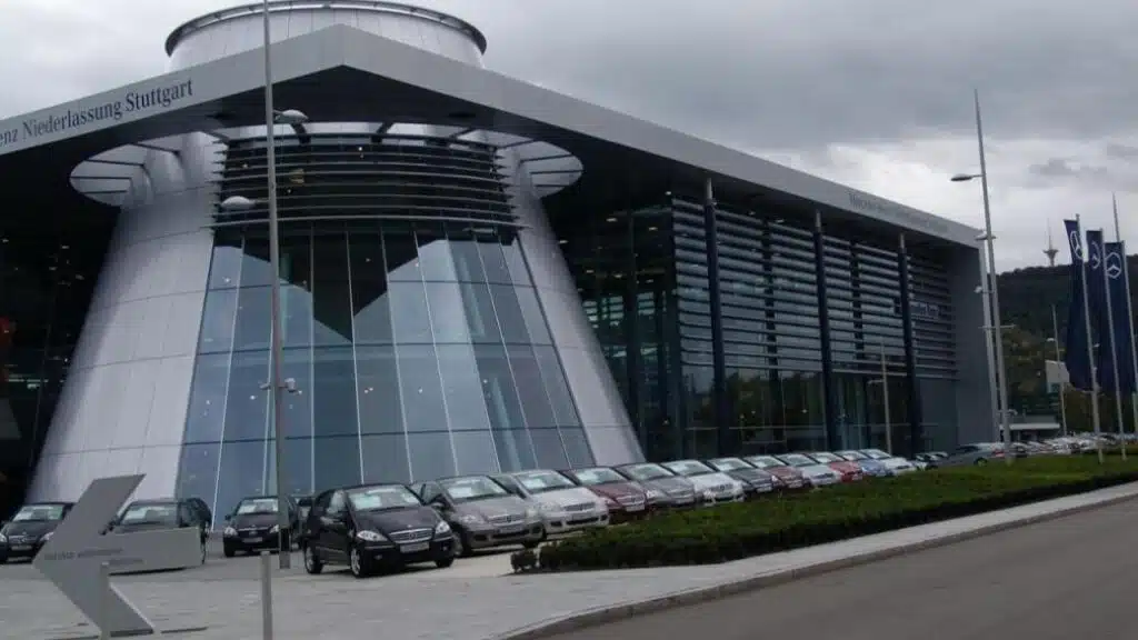 Mercedes-Benz та BMW відключили росіян від свого програмного забезпечення