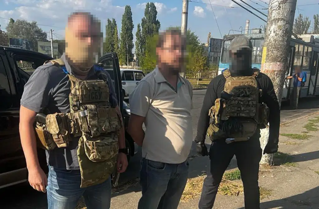 СБУ затримала у Херсоні священника УПЦ (МП), який торгував російською зброєю та боєприпасами