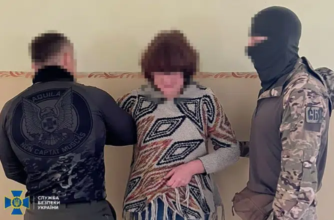 СБУ затримала у Слов’янську інформаторку рф, яка з вікна власної оселі шпигувала за переміщенням техніки ЗСУ