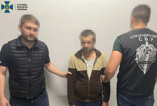 СБУ викрила рецидивіста, який допомагав рашистам встановлювати мінні поля під час окупації Харківщини