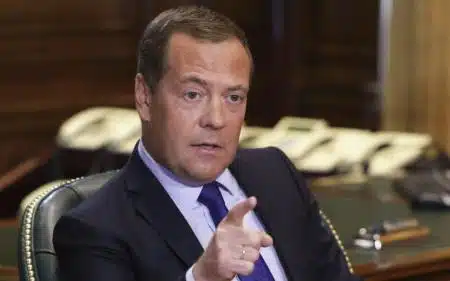 Медведєв пригрозив Польщі втратою державності