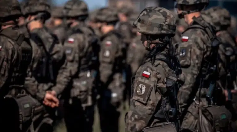 У Польщі російські агенти вербували військових
