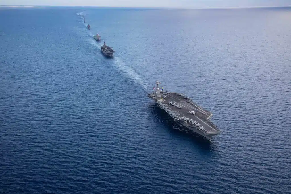 США перекинули в Червоне море авіаносець Dwight Eisenhower