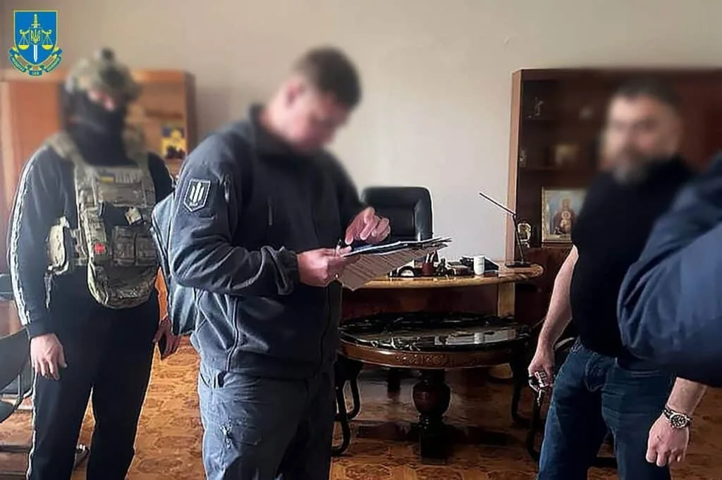 На хабарі у 30 тис дол США викрито мера та секретаря міськради на Дніпропетровщині