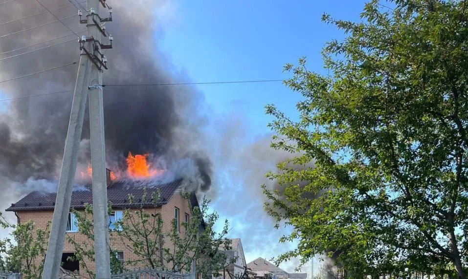 В Бєлгороді в будинок влучила авіаційна бомба, випущена з російського літака