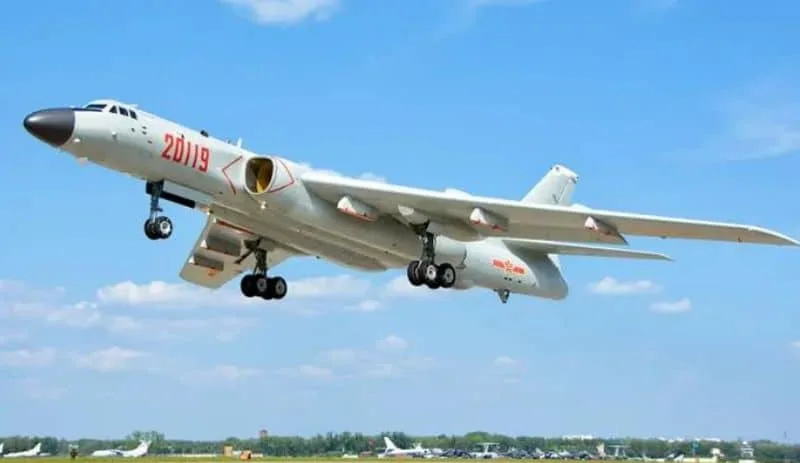 Армія Китаю застосувала бомбардувальники для імітації ударів поблизу Тайваню