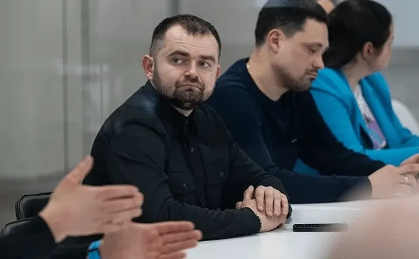 ЗМІ виявили, що через халатність чиновника Міноборони Канєвського для ЗСУ втридорога закупили фляг на 54 млн