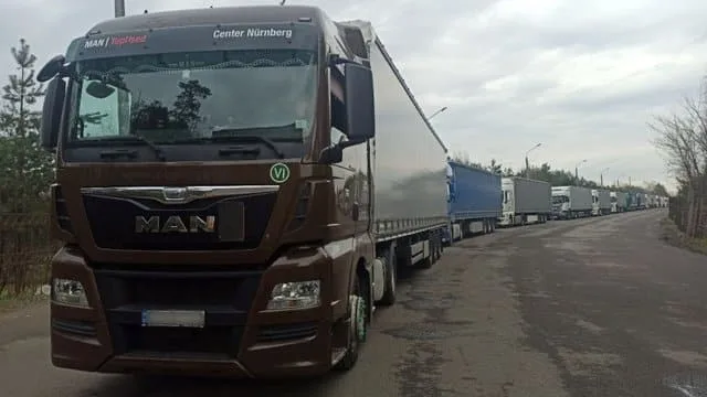 Польща зупинила в’їзд фур на кордоні з Білоруссю