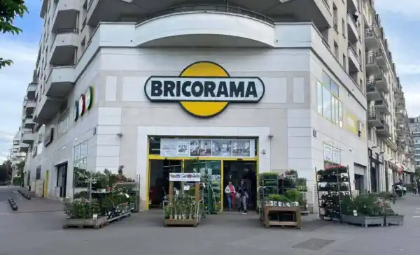 Російський військовий планував влаштувати диверсію в магазині в Парижі