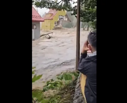 У Польщі затопило місто через прорив дамби від сильних злив