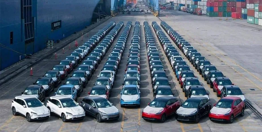США заборонять використання китайського ПЗ в автомобілях