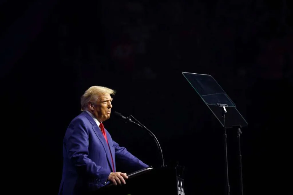 Трамп заявив, що збирається запустити найбільшу програму з депортації в історії Америки
