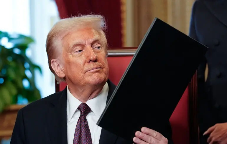 У США падає рейтинг схвалення президента Трампа
