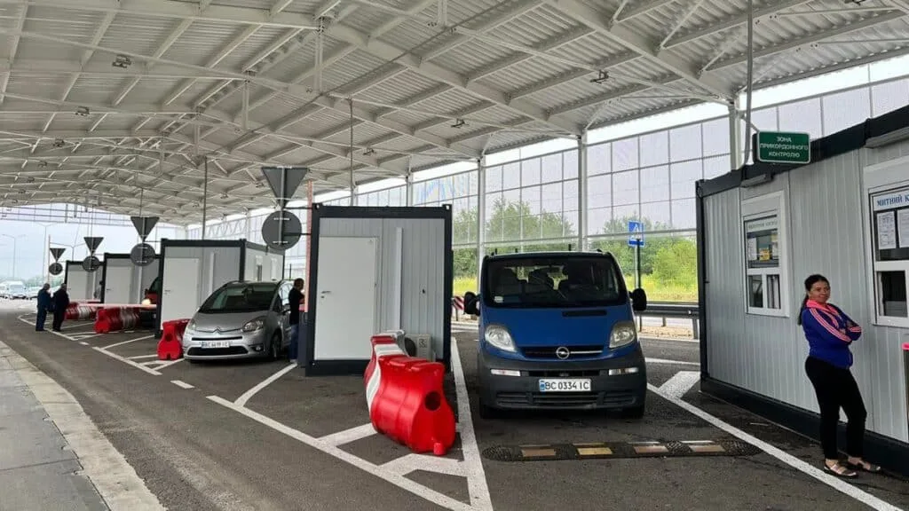 В Україні змінили правила перетинання державного кордону для перевізників гуманітарних вантажів