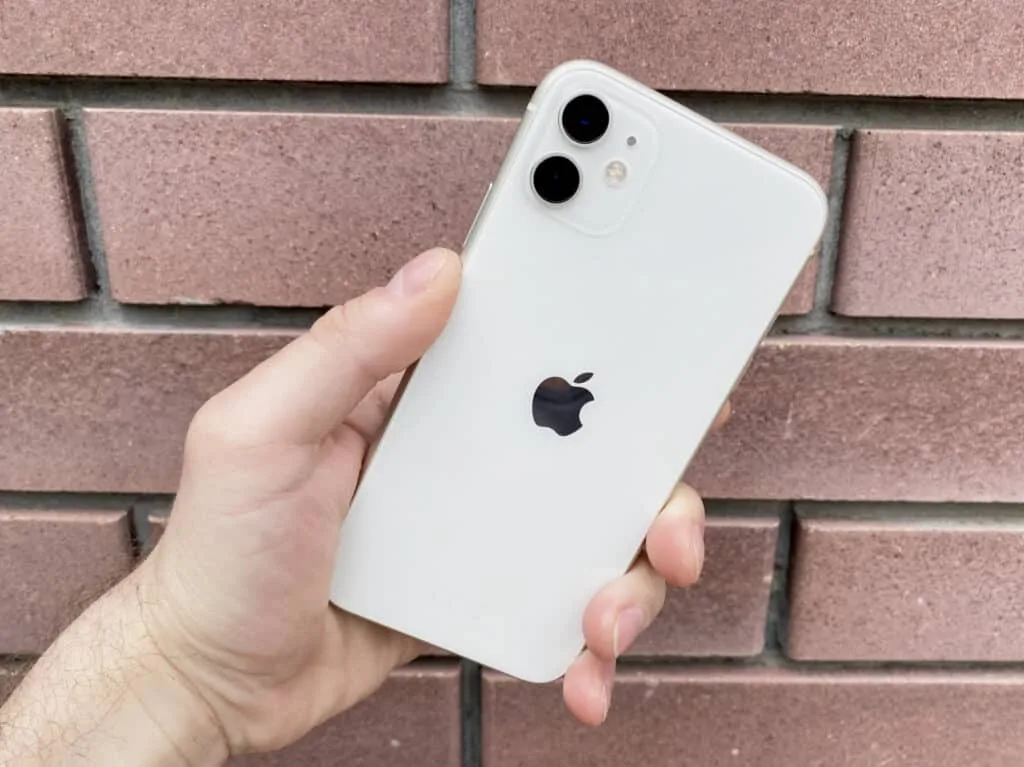 Оригінальний iPhone Б/В з гарантією: де придбати вигідно та без ризику