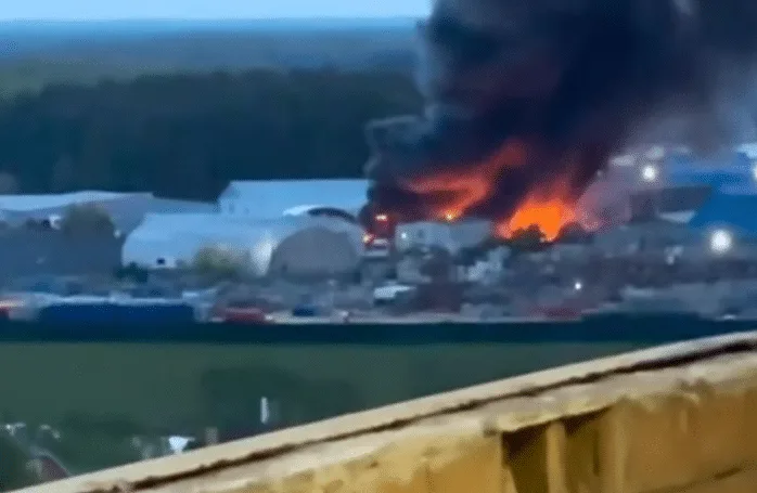 Під Москвою після вибухів спалахнули склади