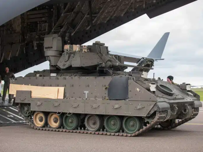 Армія США розгортає M2A4 Bradley в Естонії