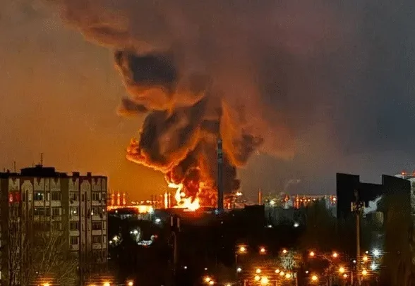 Безпілотники вдарили по стратегічному заводу в рф