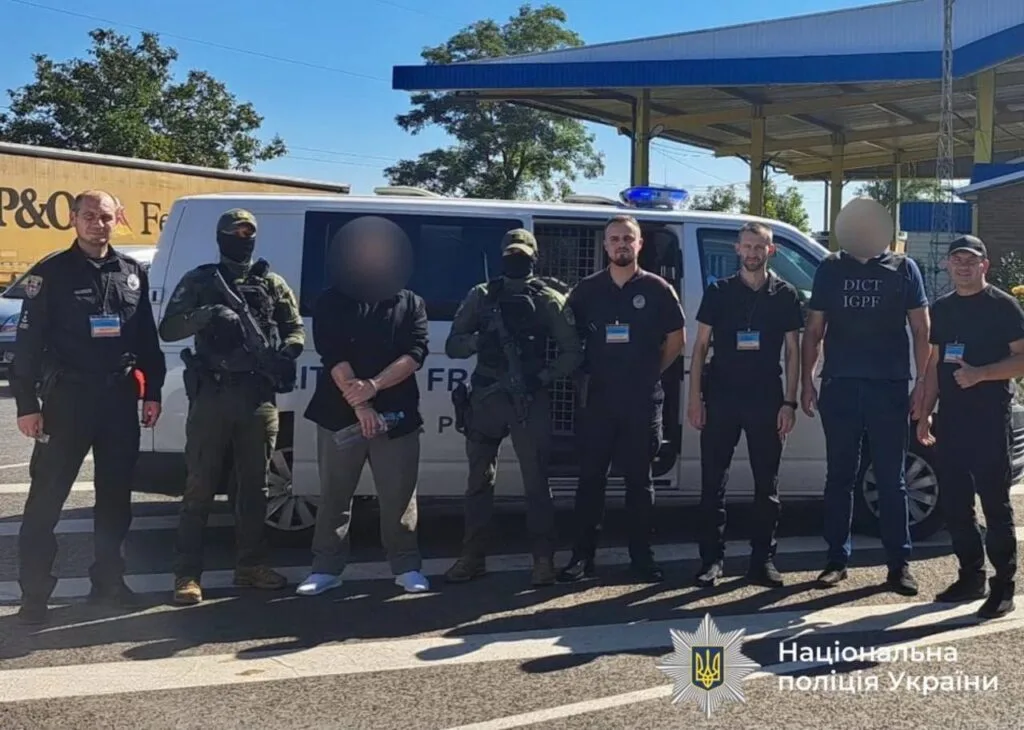 Затримали злочинця, що виготовляв та збував підроблені документи на Вінниччині