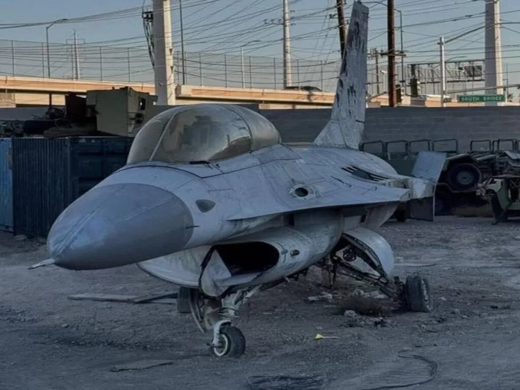 На звалищі в Лас-Вегасі виявили винищувач F-16
