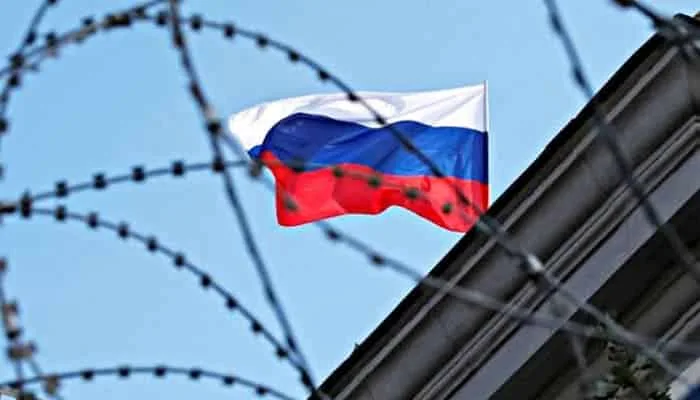 Китайські нафтогіганти зупинили закупівлю російської нафти через санкції США