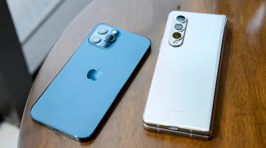 iРhone и смартфоны Samsung: две философии технологий