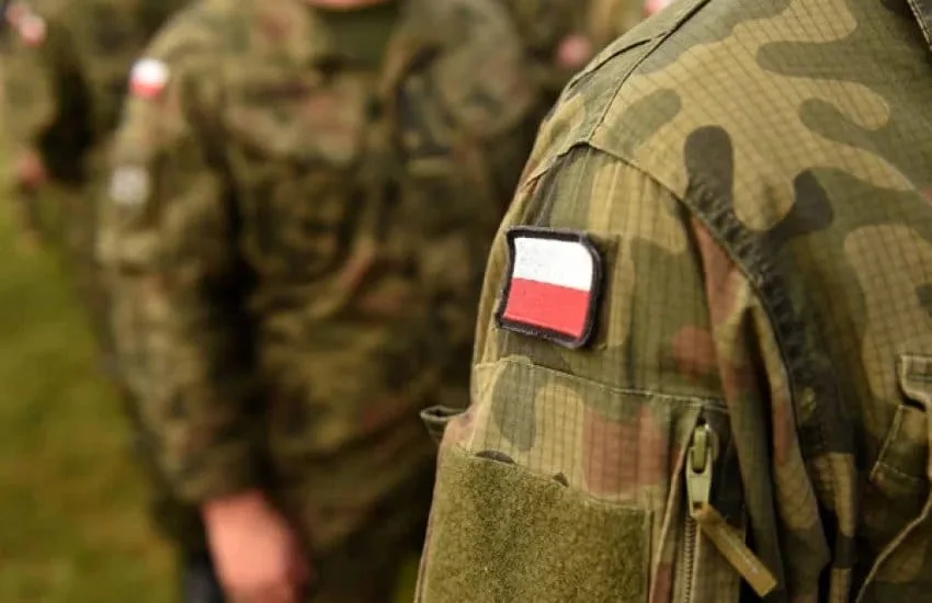 Армія Польщі заборонила ввезення китайських авто на військові об’єкти