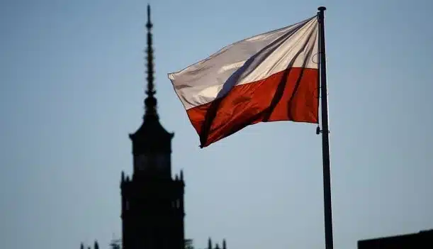 Польща вивозить своїх громадян з Близького Сходу військовими літаками