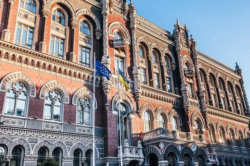 Угорщина затримала інкасаторські автомобілі Ощадбанку та співробітників бригади інкасації